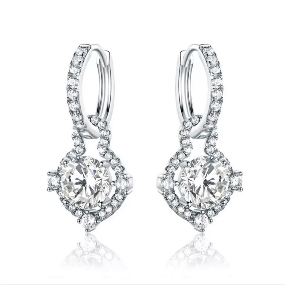 *NEW*Luxury Silver Diamond  stud Earrings - Picture 3 of 4